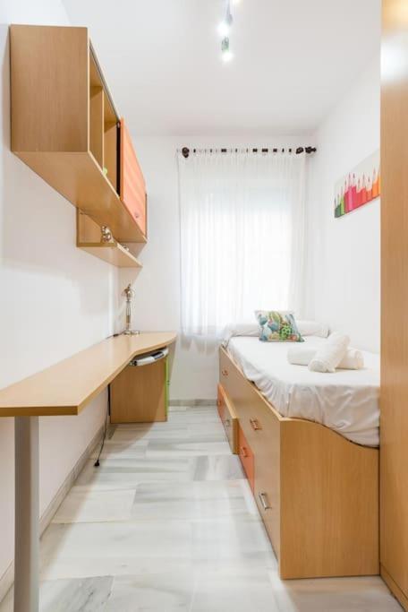 Bright, Quiet And Nice Ground Floor In The Center 말라가 외부 사진